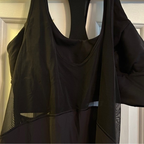 Lululemon Twist Around Tank Black 10 EUC - Picture 4 of 10